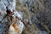 79 Ultimo tratto attrezzato di discesa con catene e scaletta finale